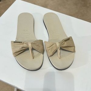 Havanas metallic gold sandals